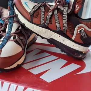 Mens Nike Air Max 270.